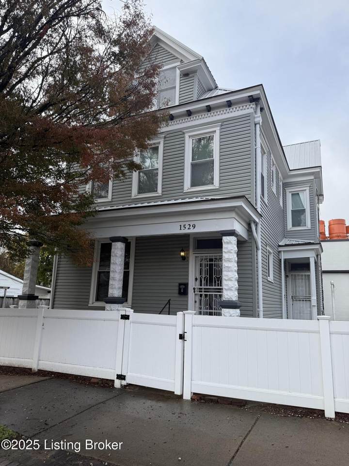 1529 Christy Ave - Photo 1