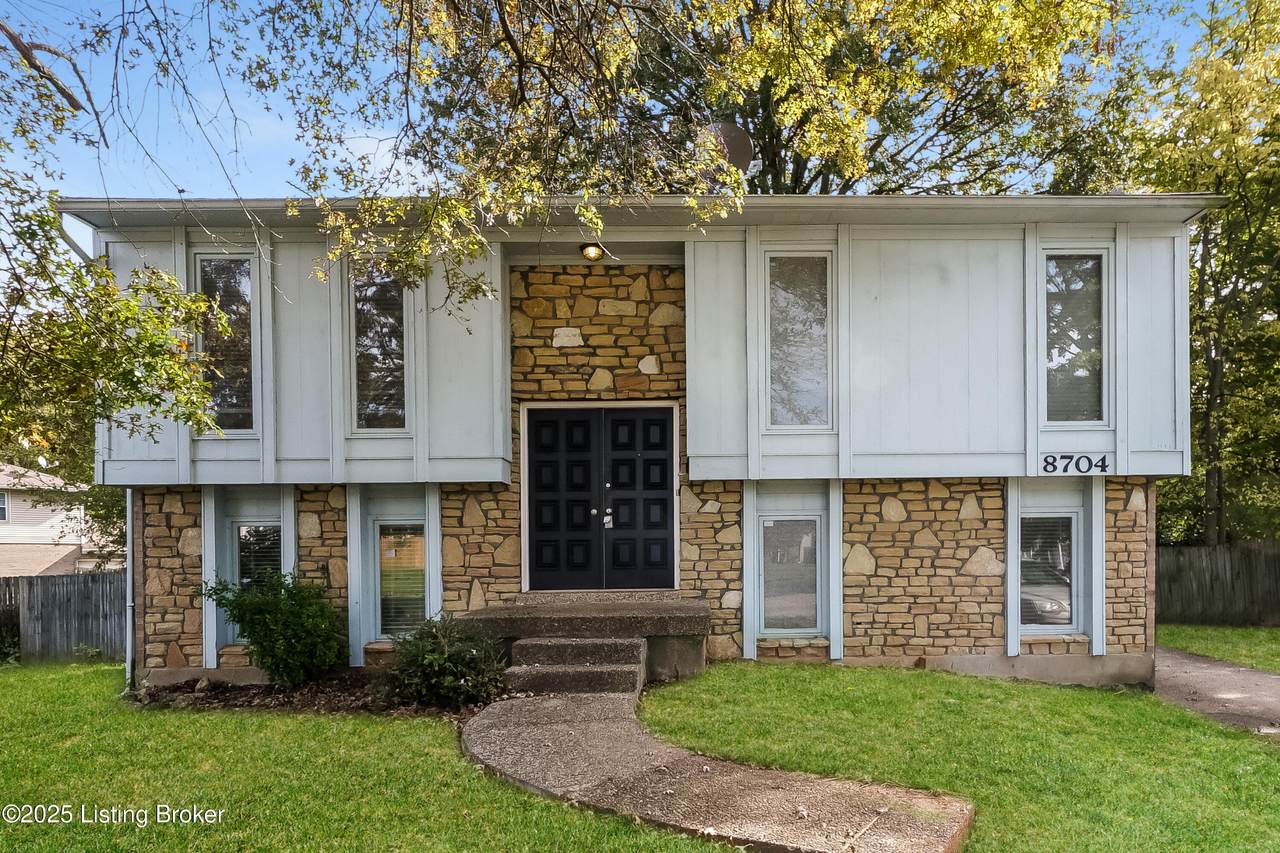 8704 Four Oaks Ct - Photo 1