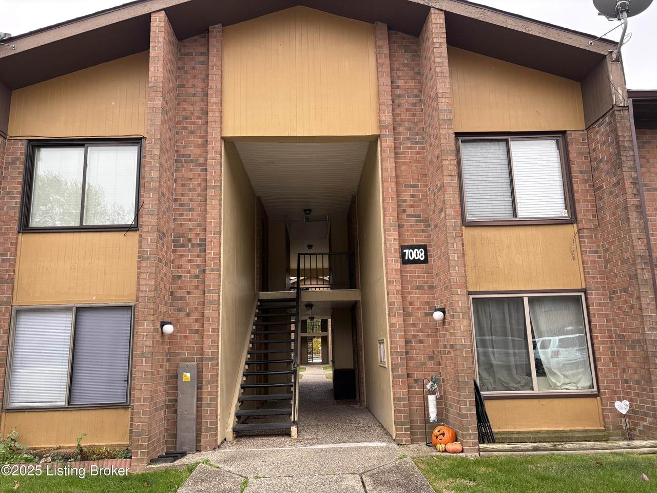 7008 Wildwood Cir - Photo 1