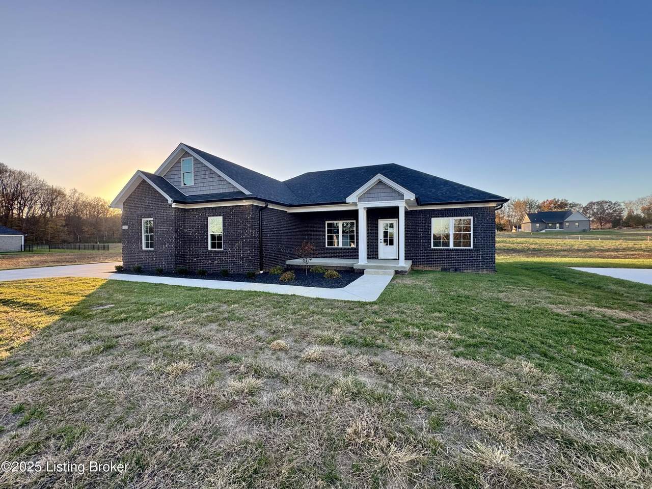 405 Palmetto Way - Photo 1