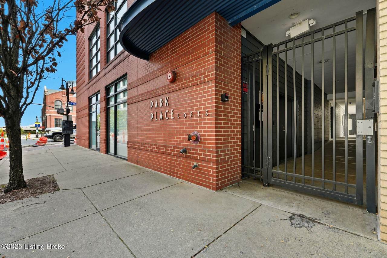 400 Main St - Photo 1