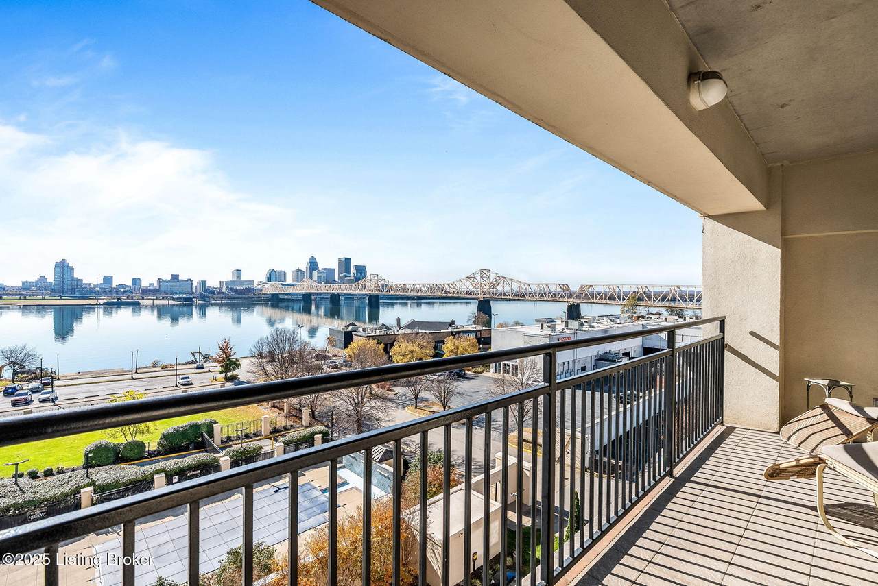 1 Riverpointe Plaza - Photo 1