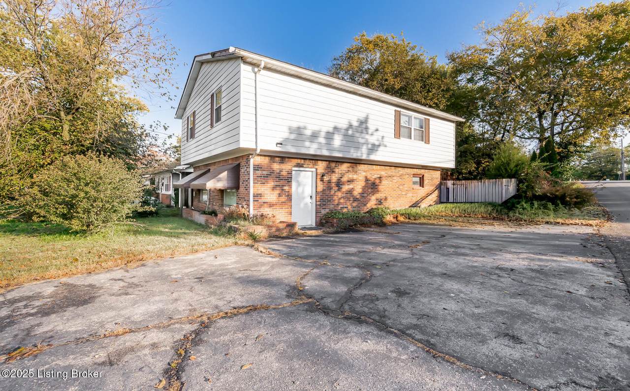 823 Hawkins Dr - Photo 1