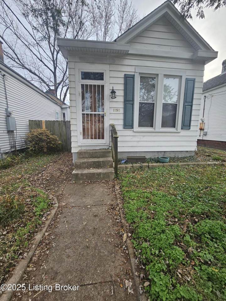 1050 Calwell St - Photo 1