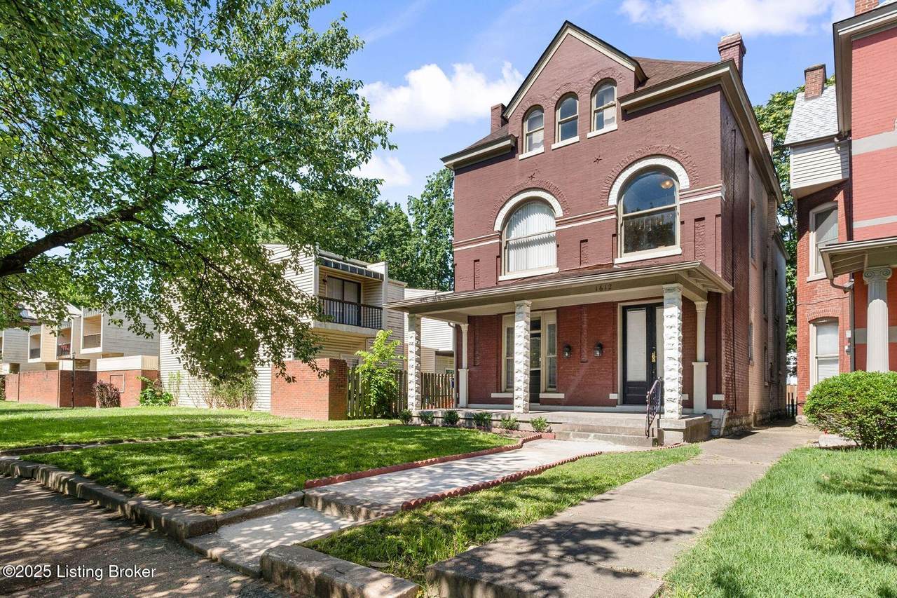 1612 2nd St - Photo 1