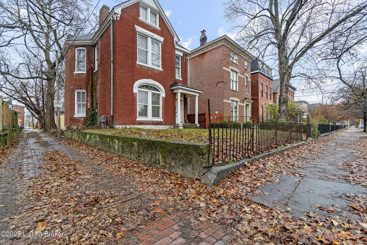 1042 6th St - Photo 1