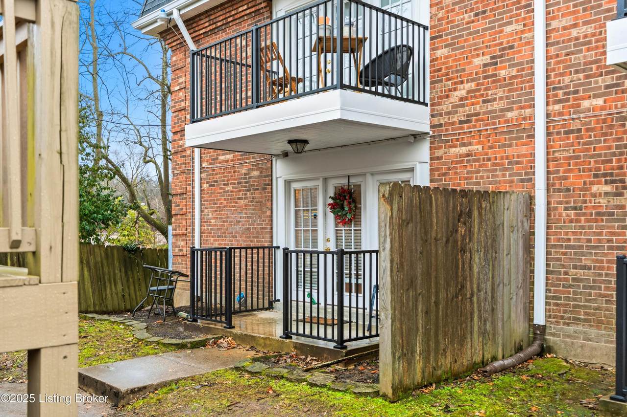 333 4th St - Photo 1