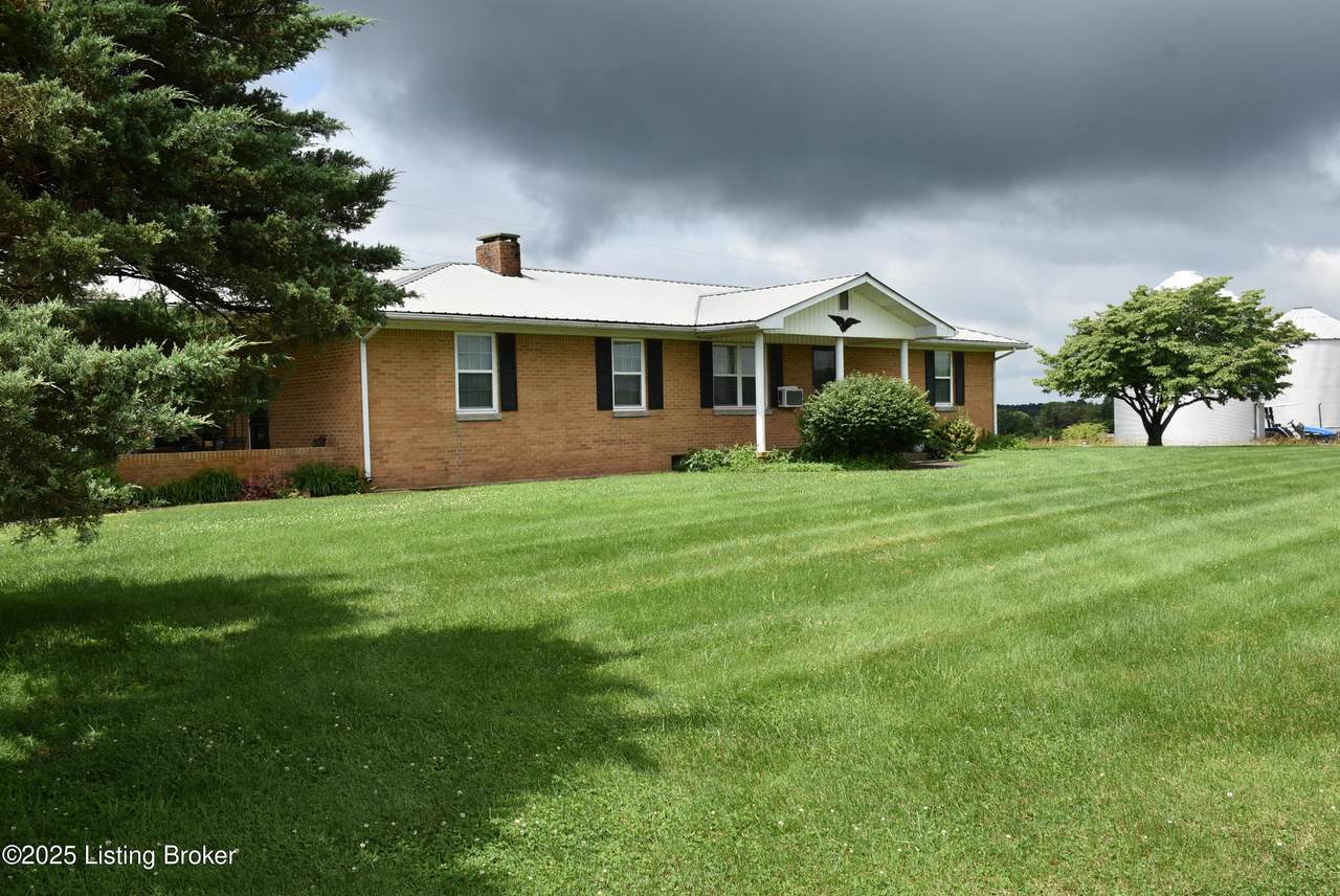 2805 Columbia Rd - Photo 1