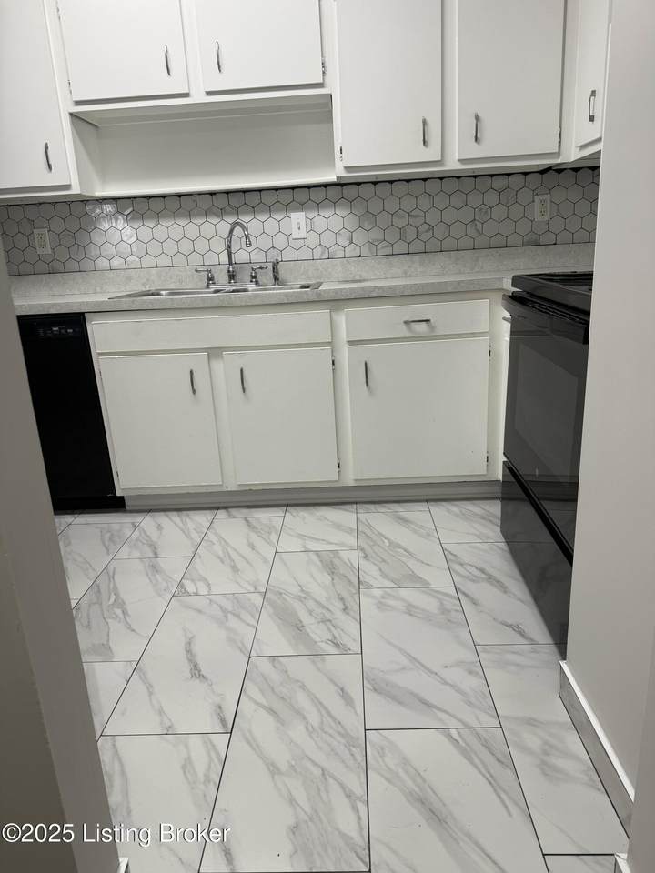 7066 Wildwood Cir - Photo 1