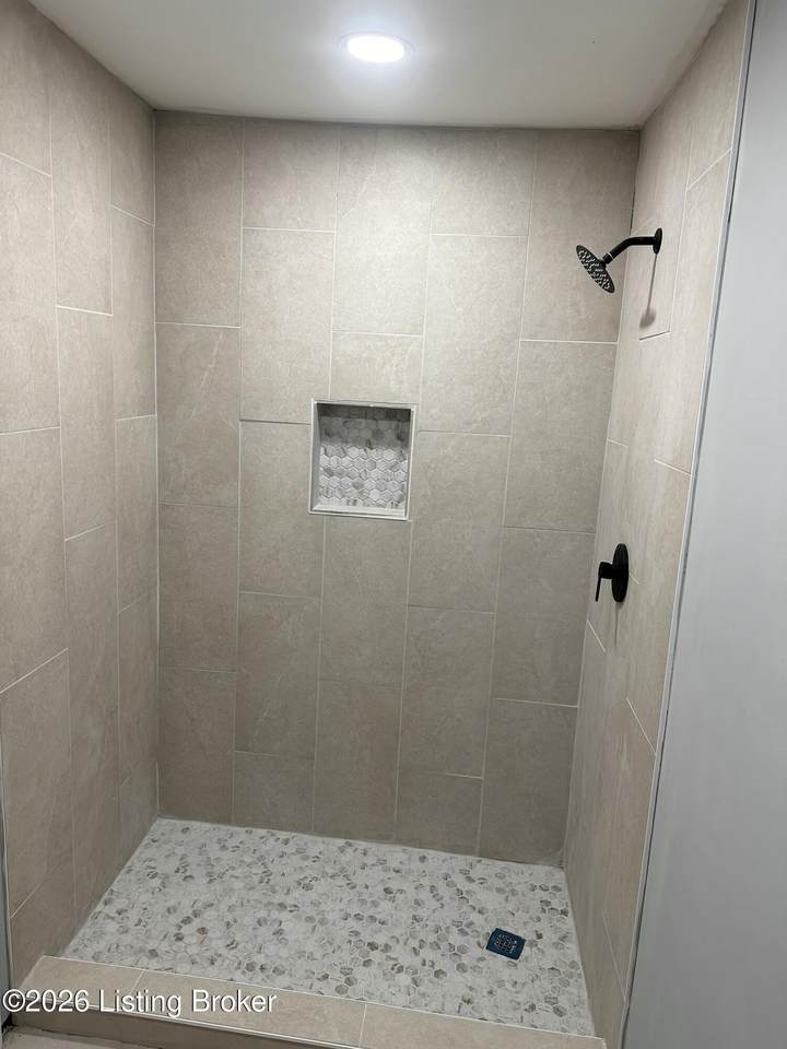 https://bt-photos.global.ssl.fastly.net/louisville/1280_boomver_1_1706112-2.jpg