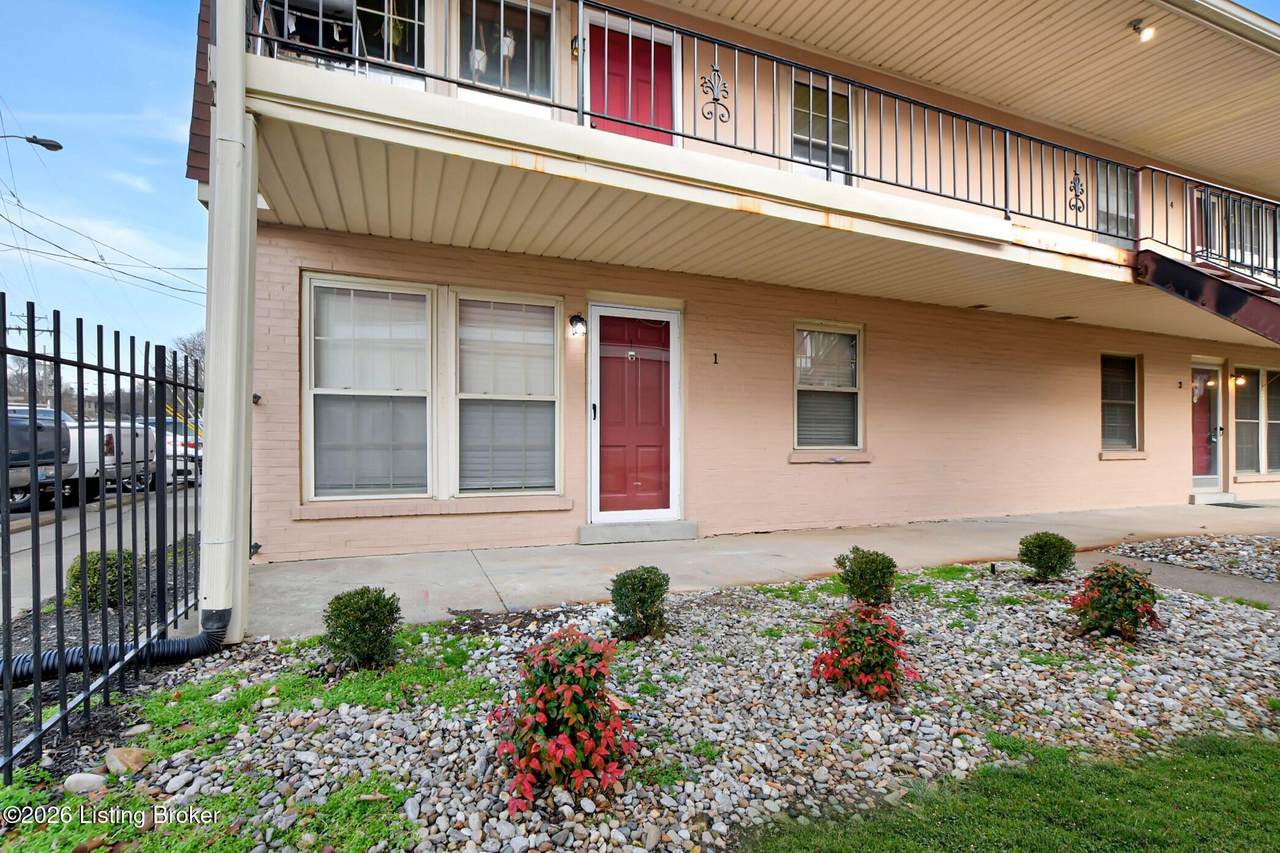 1962 Goldsmith Ln - Photo 1