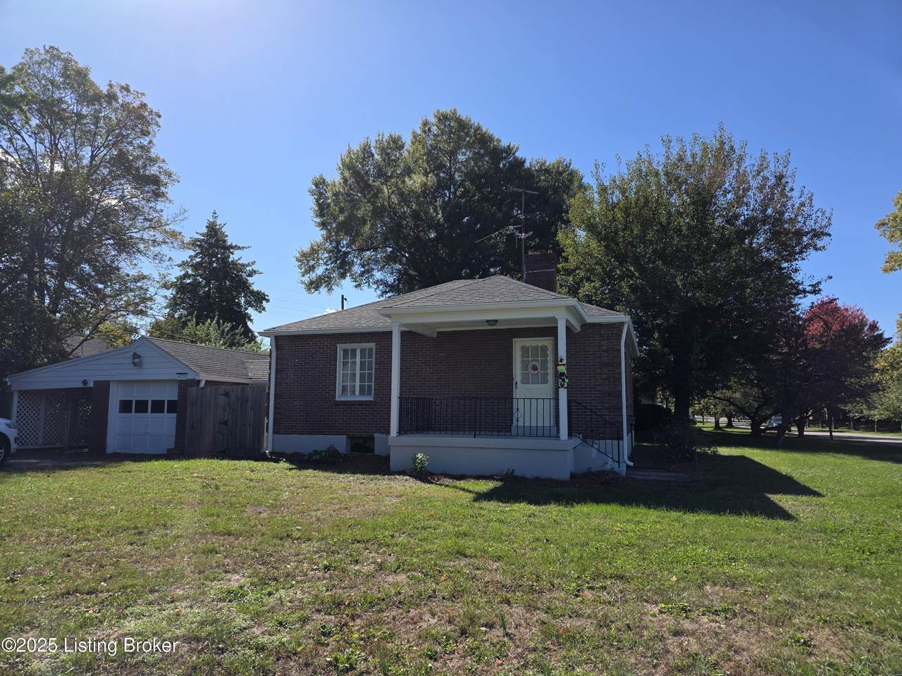 4320 Norbourne Blvd - Photo 1