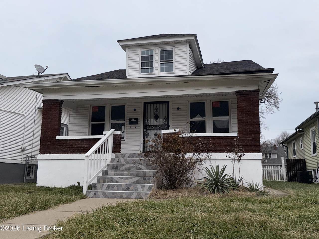 635 Cecil Ave - Photo 1