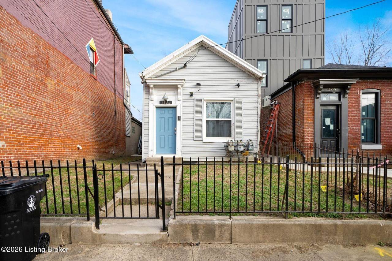 1103 Logan St - Photo 1