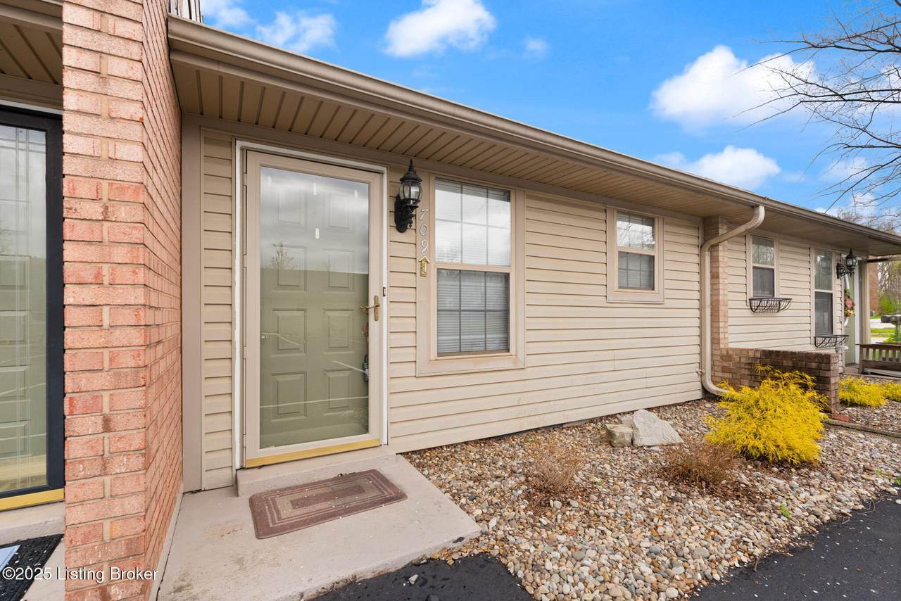 708 Victoria Ct - Photo 1