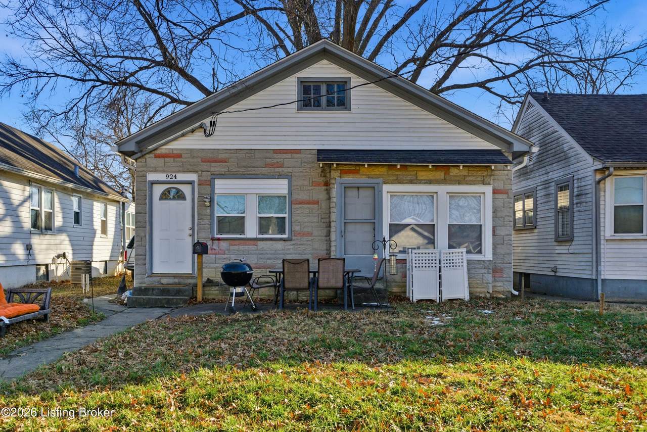 924 Burton Ave - Photo 1