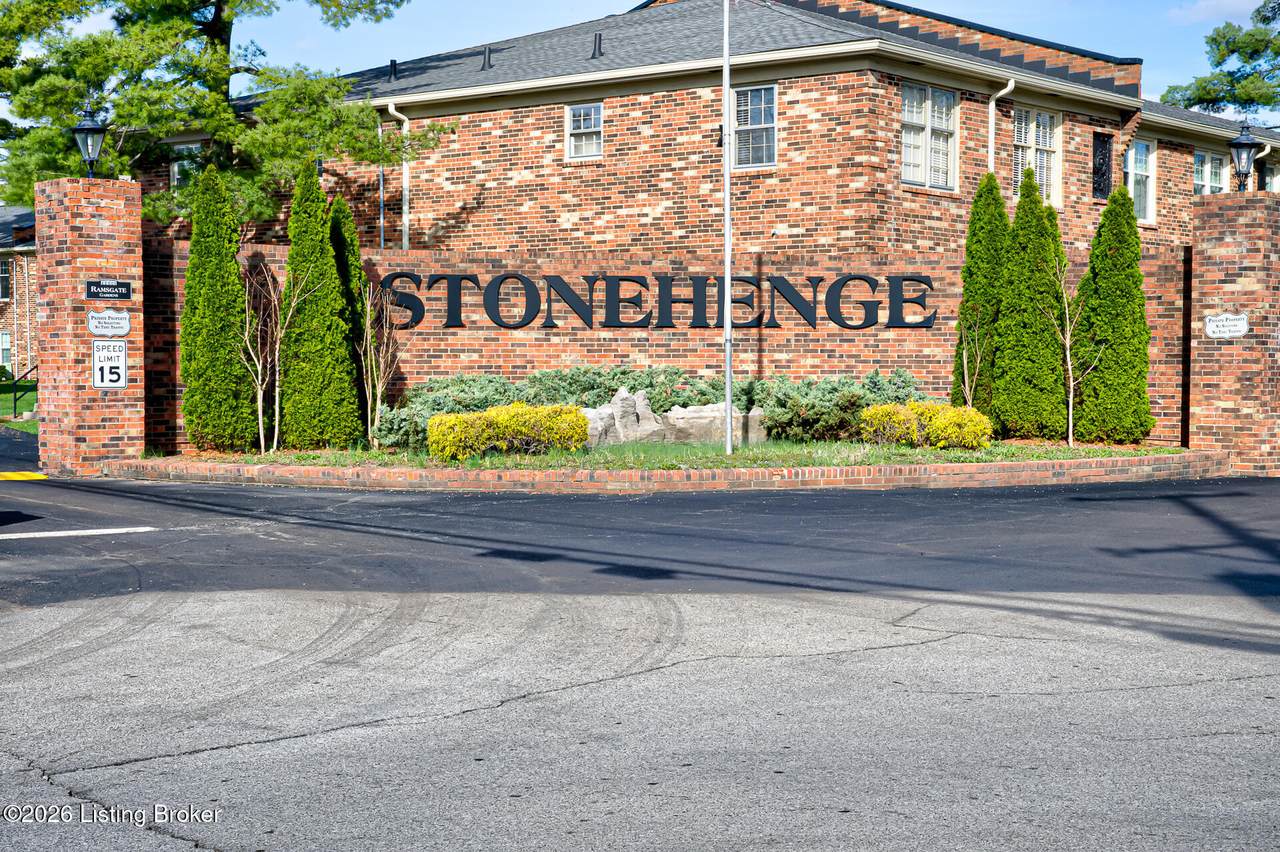 308 Stonehenge Dr - Photo 1