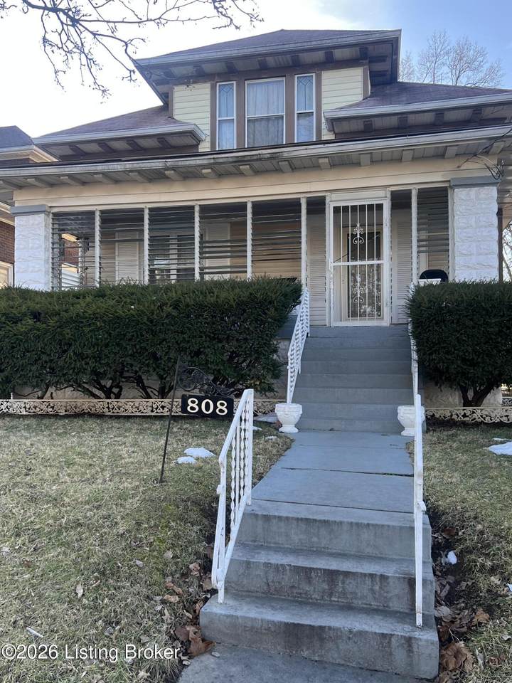808 Cecil Ave - Photo 1