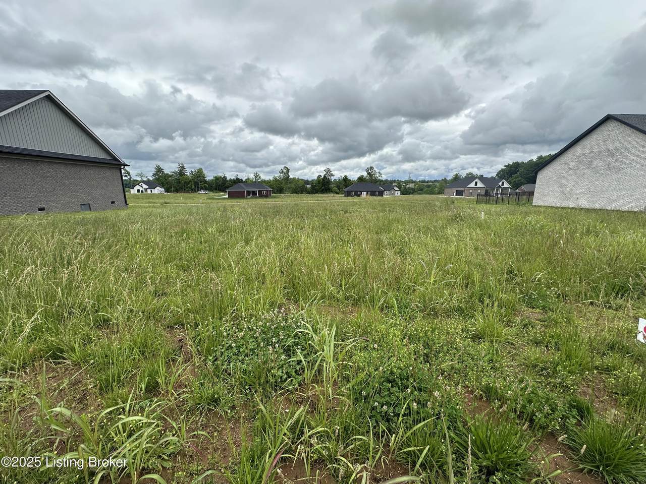 204 Wendover Ct - Photo 1