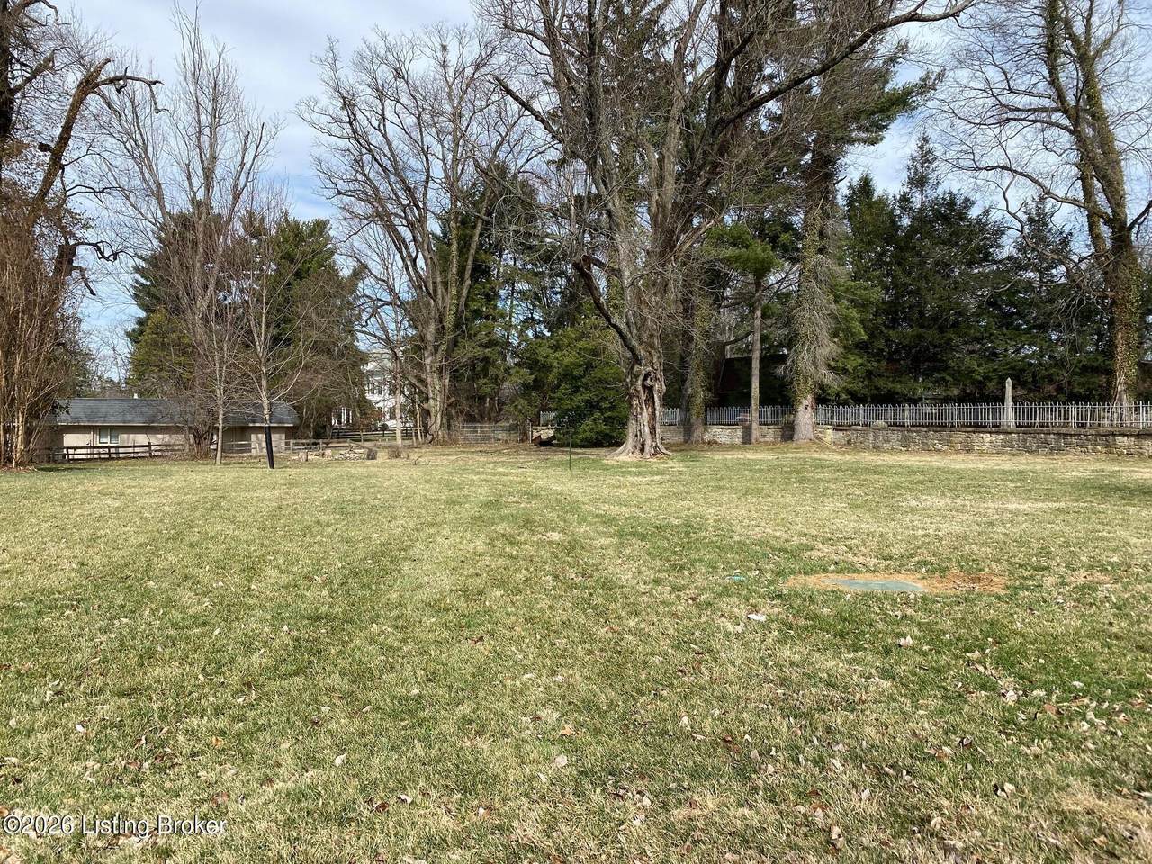 3403 Cabin Cir - Photo 1