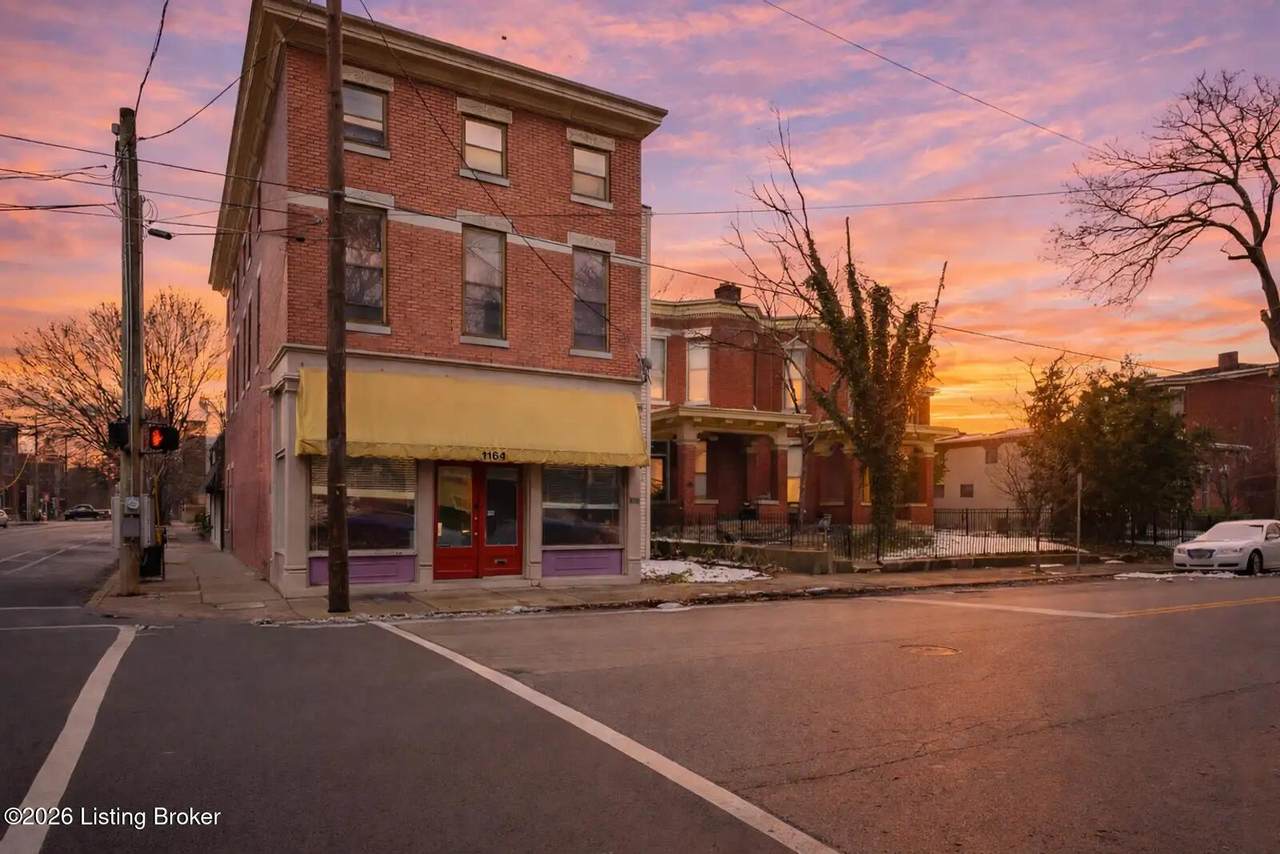 1164 Brook St - Photo 1