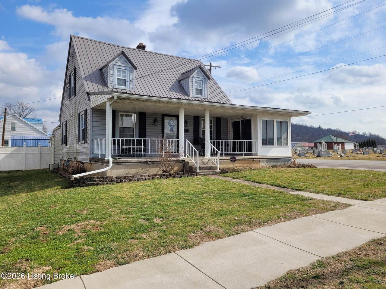 315 9th St - Photo 1