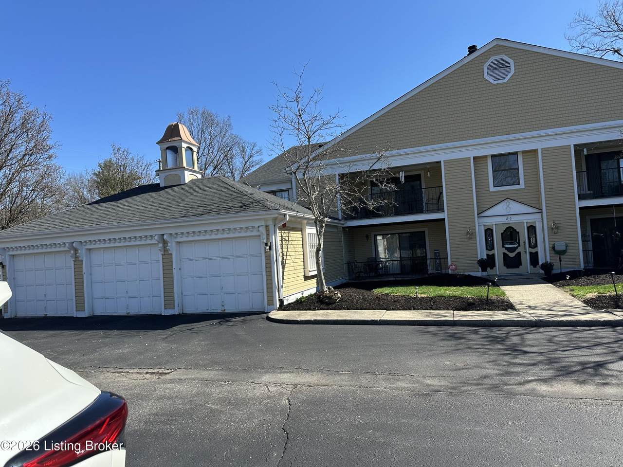 810 Washburn Ave - Photo 1