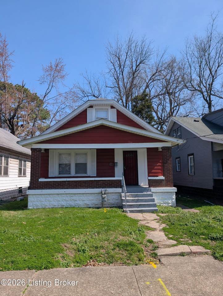 805 42nd St - Photo 1