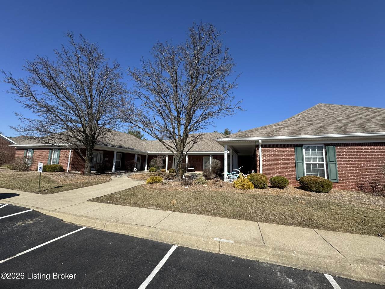 828 Garden Pointe Dr - Photo 1