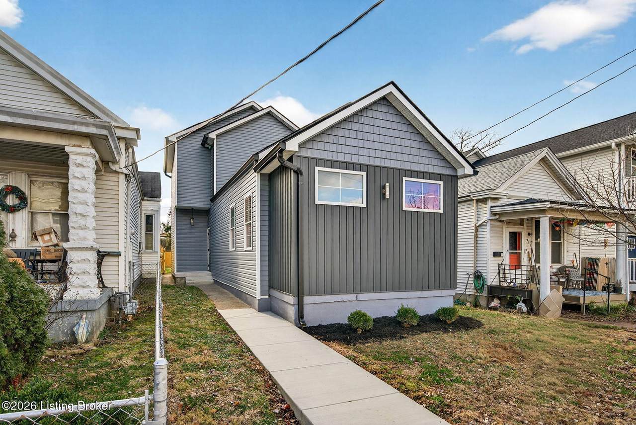 914 Ash St - Photo 1