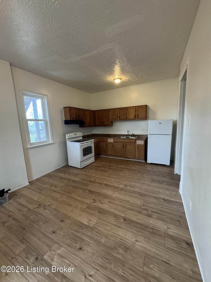 3860 Southern Pkwy - Photo 1
