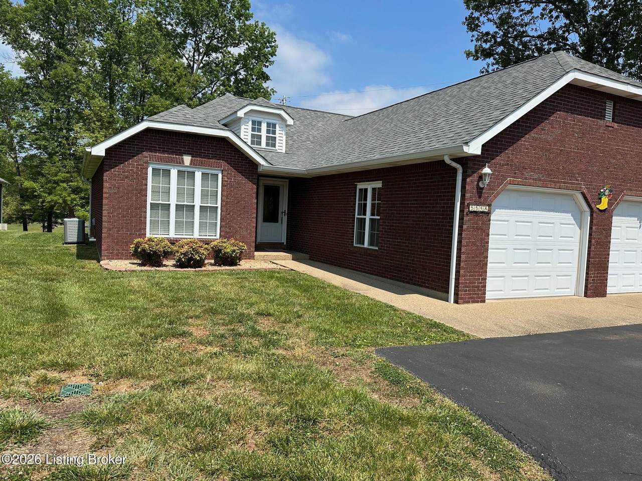 554A Hillcrest Dr - Photo 1