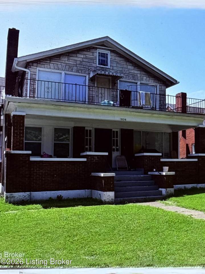 1836 Algonquin Pkwy - Photo 1