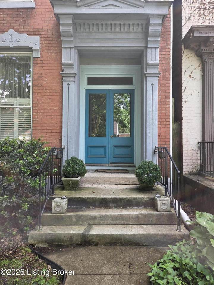 122 Oak St - Photo 1