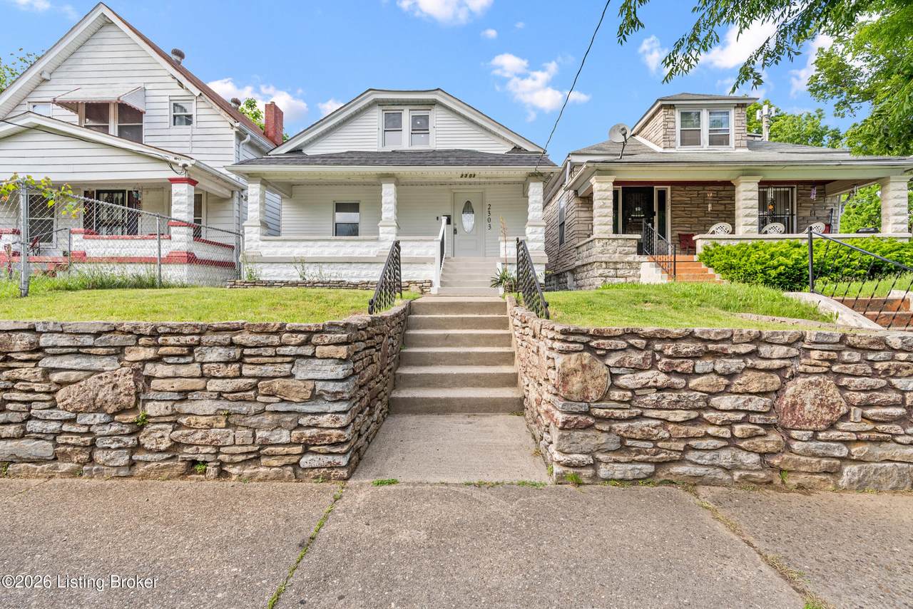 2303 Greenwood Ave - Photo 1