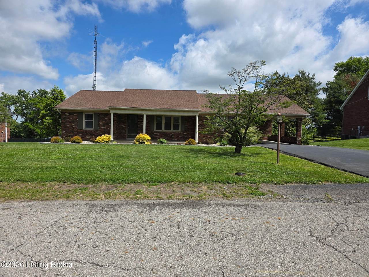 309 Grundy Ave - Photo 1