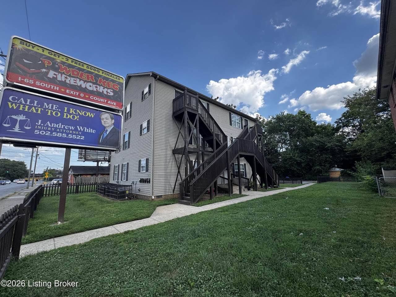 1518 Oak St - Photo 1