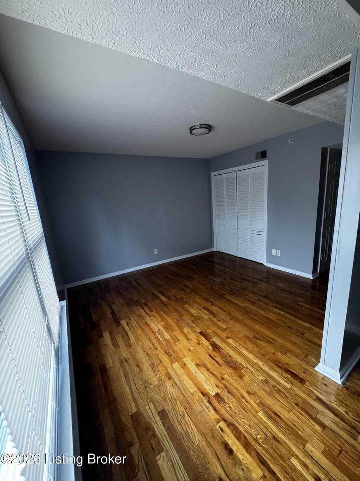https://bt-photos.global.ssl.fastly.net/louisville/1280_boomver_1_1717094-2.jpg