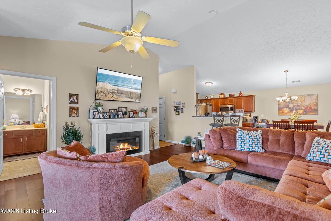 9402 Clubview Dr - Photo 1