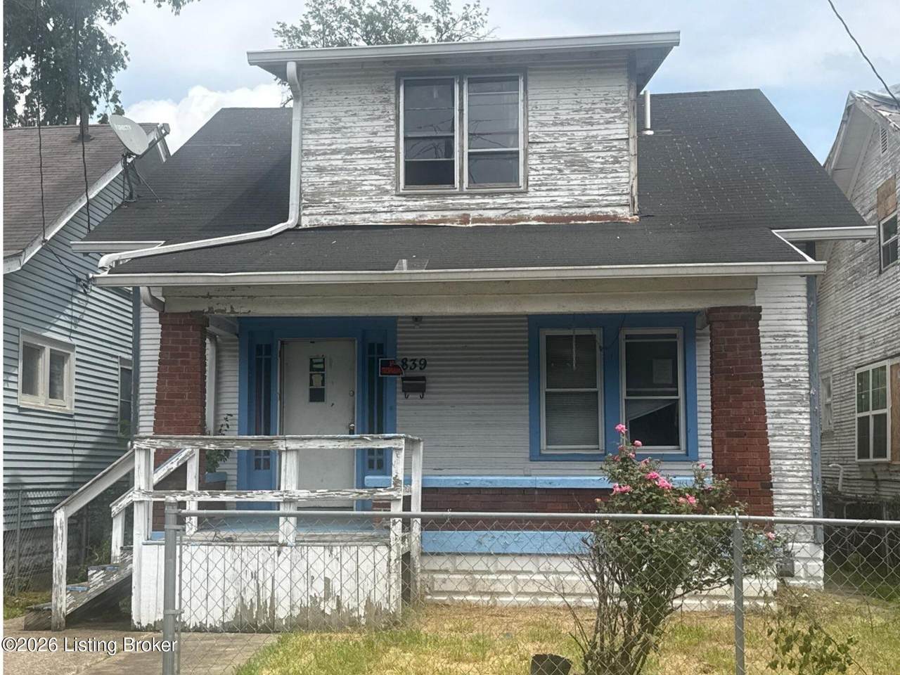 839 37th St - Photo 1