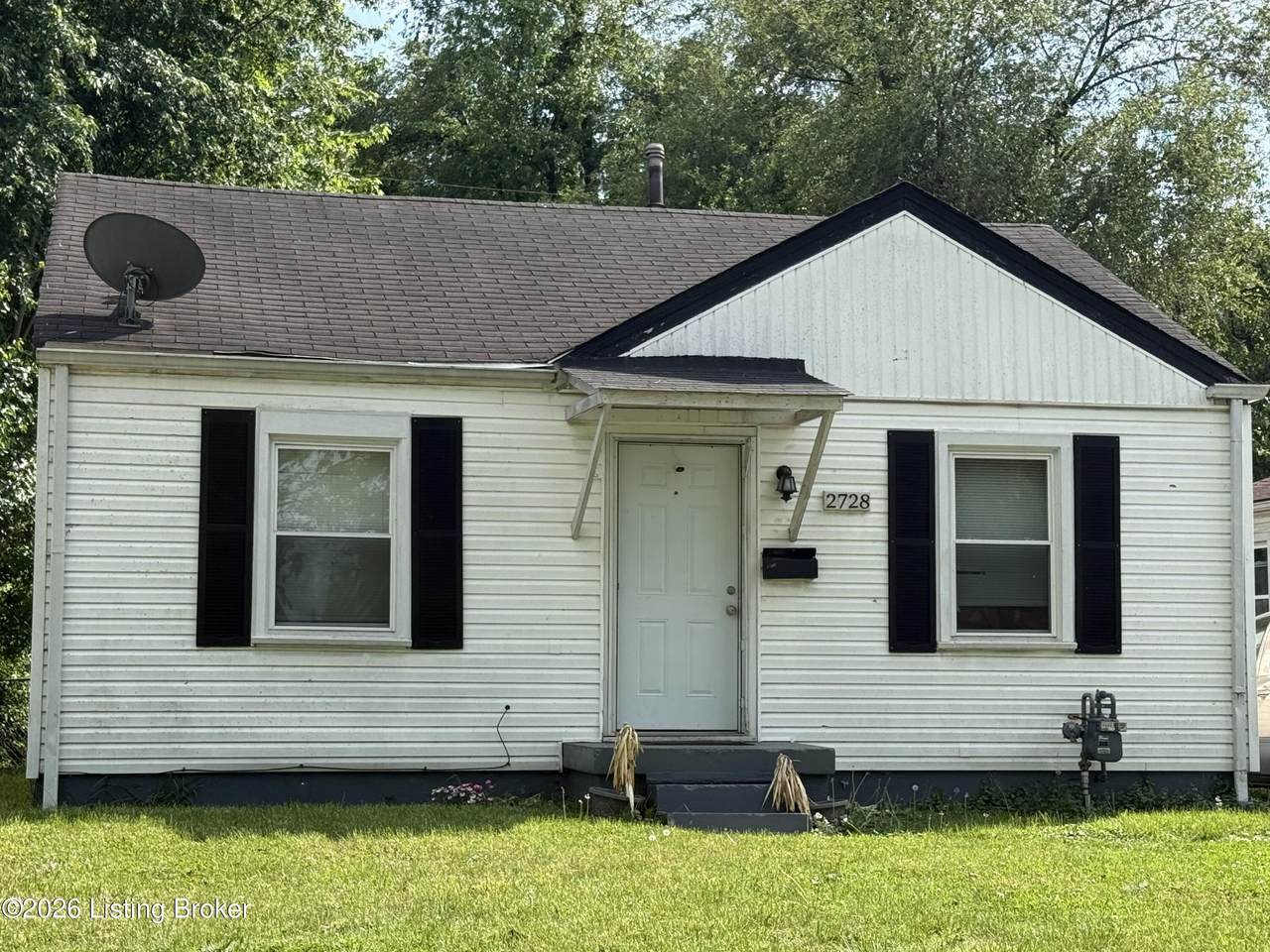 2728 Algonquin Pkwy - Photo 1