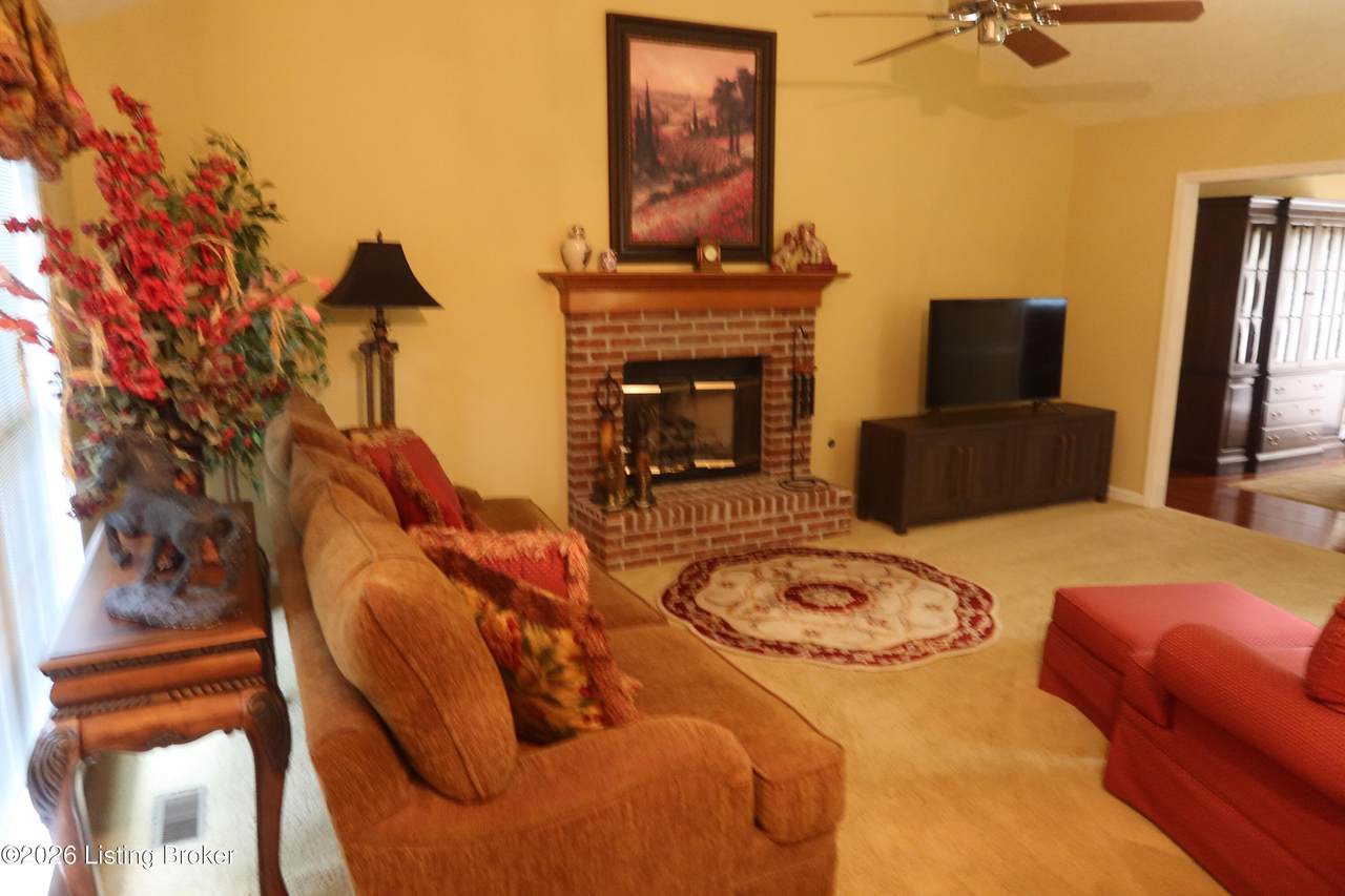 https://bt-photos.global.ssl.fastly.net/louisville/1280_boomver_1_1718508-2.jpg