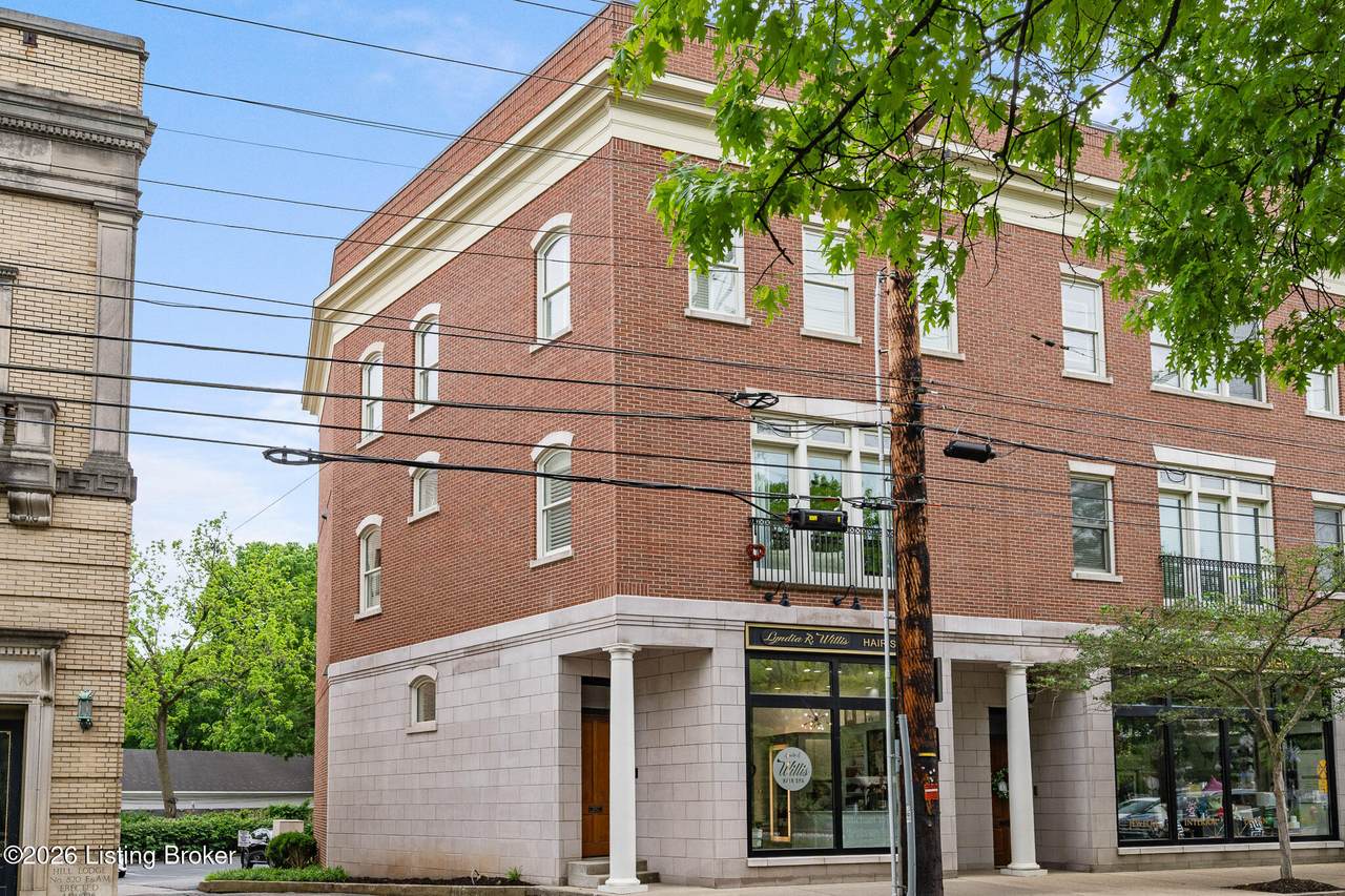 2852 Frankfort Ave - Photo 1
