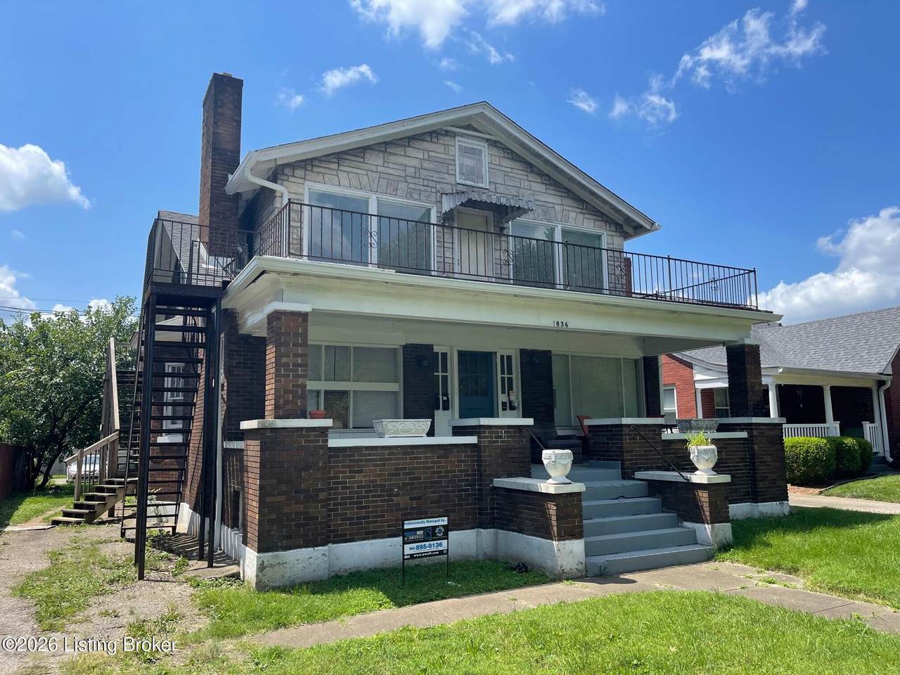 1836 Algonquin Pkwy - Photo 1