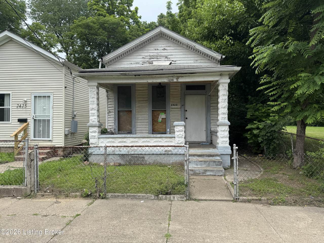 2423 Cedar St - Photo 1