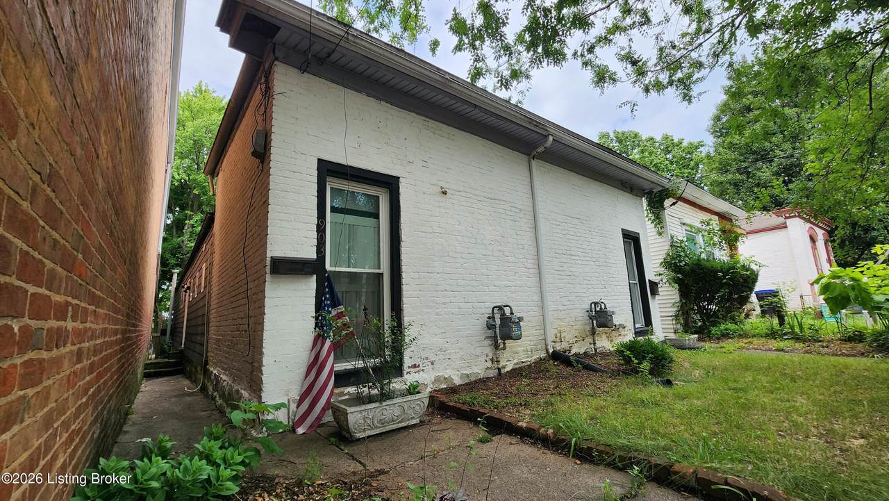 903 Franklin St - Photo 1