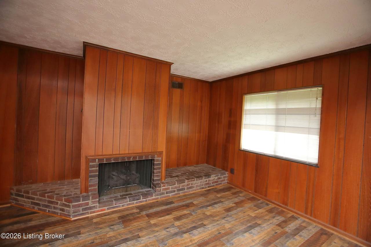 1602 Gardiner Ln - Photo 1