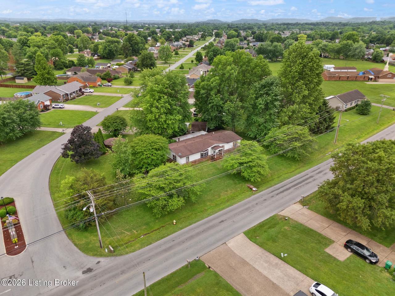 4604 Summitt Dr - Photo 1