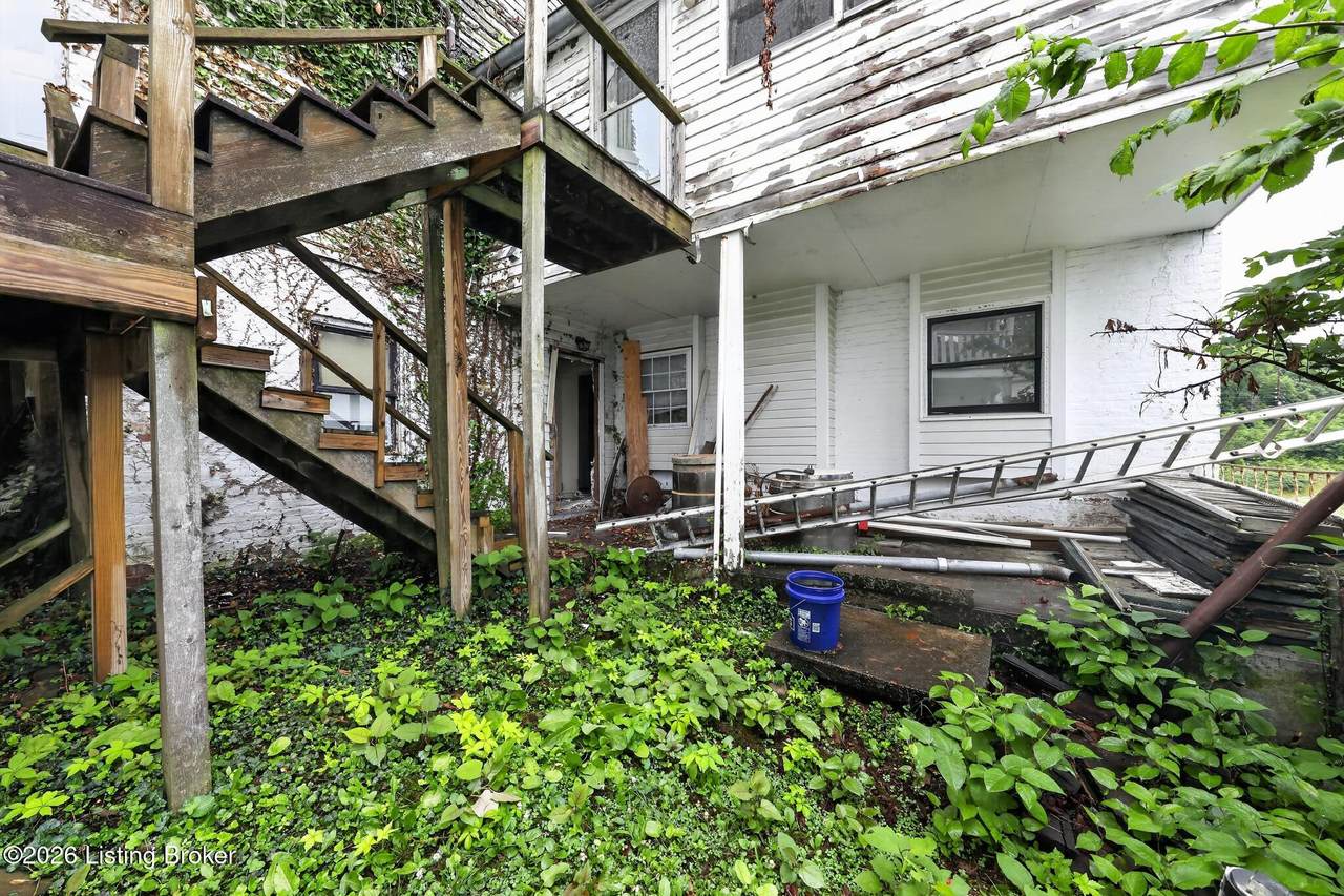 105 4th St - Photo 1