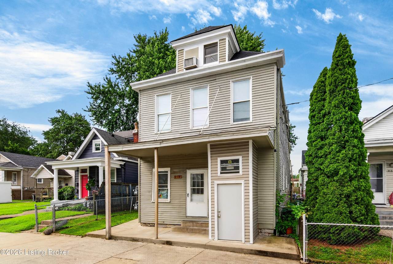 918 Ash St - Photo 1